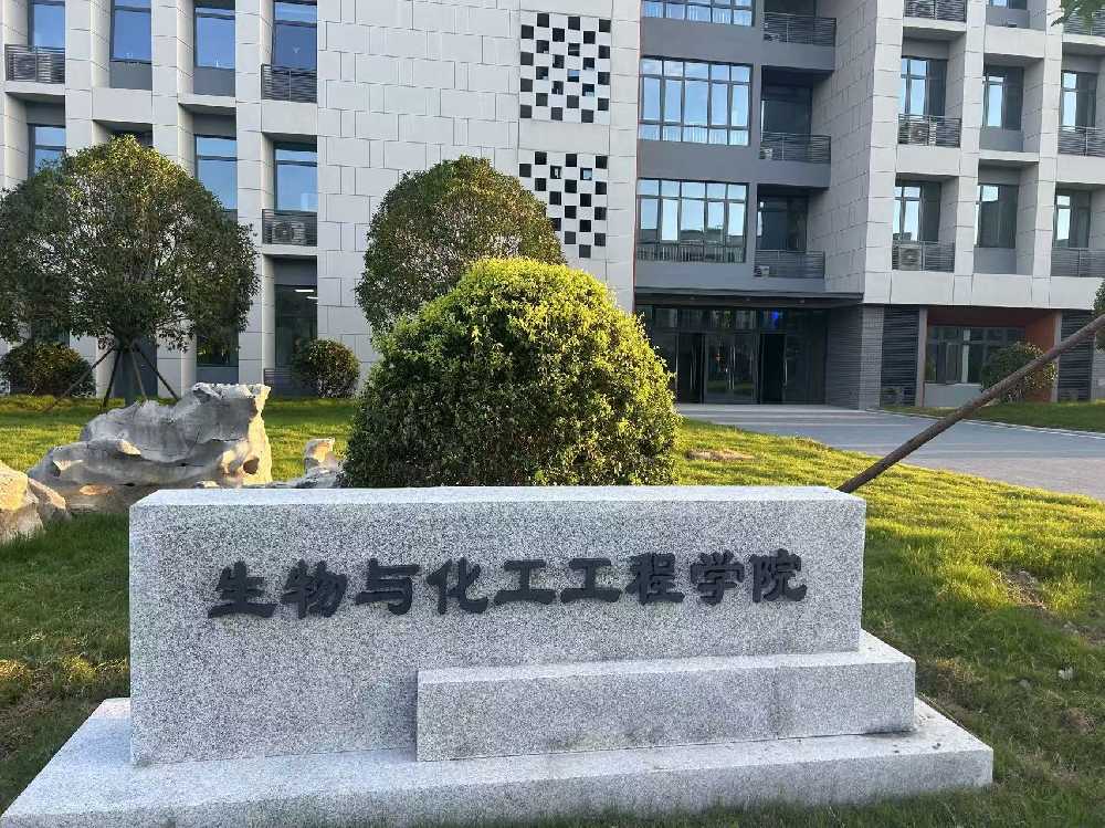 石城县扬州职业大学体育场高杆灯项目